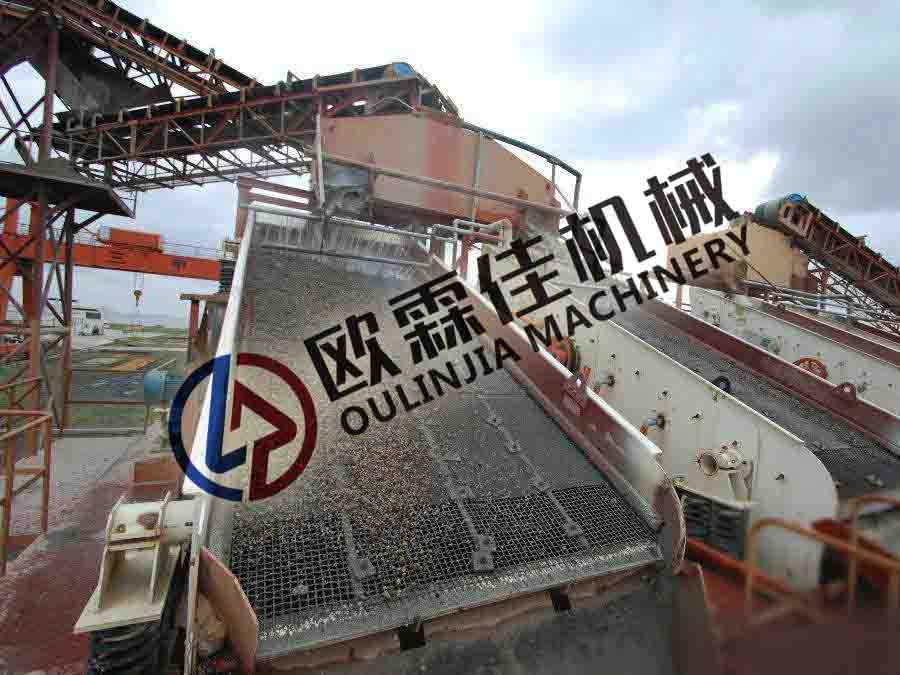 YK1842圓振動(dòng)篩砂石篩分使用現(xiàn)場